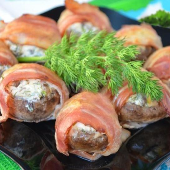 Рецепт шампиньонов запеченных в беконе в духовке