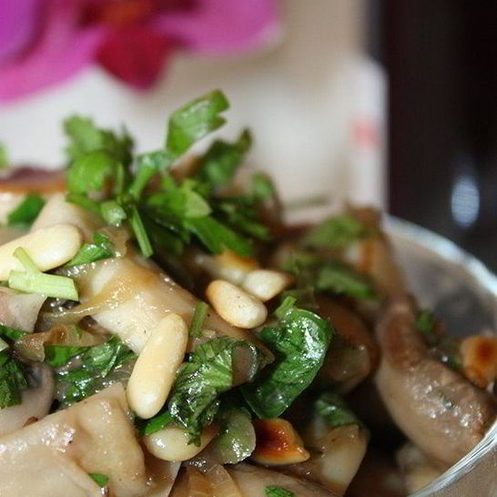 Рецепт шампиньонов жареных с кедровыми орешками