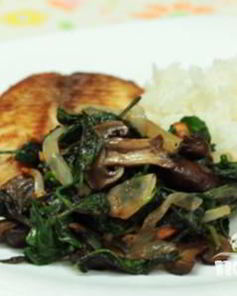 Жареные грибы со шпинатом