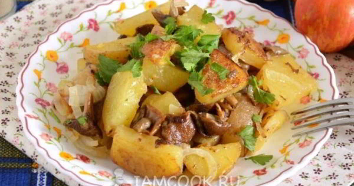 Как пожарить картошку с опятами. Жареная картошка с опятами на сковороде. Жареная картошка с опятами на сковороде. Как пожарить картошку с опятами. Как пожарить картошку с опятами.