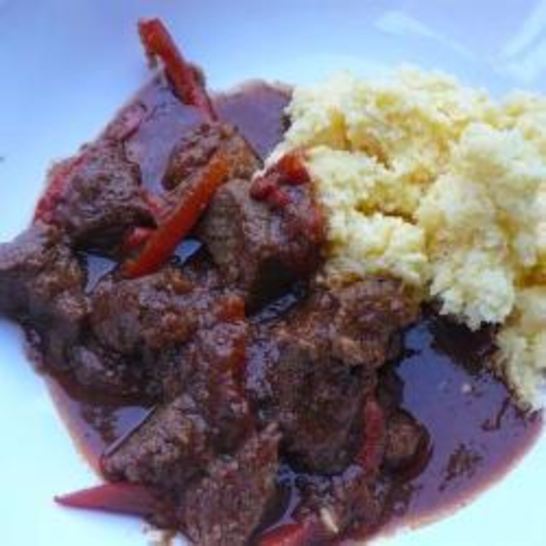 Рецепт гуляша из говядины с луком и сладким перцем