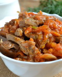 Гуляш из говядины с подливкой