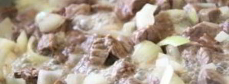 гуляш из телятины с подливкой. Шаг 2