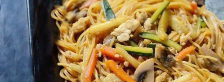 кантонская лапша с овощами, грибами и яйцом. Шаг 4