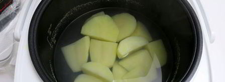 картофельное пюре с лососем в мультиварке. Шаг 2