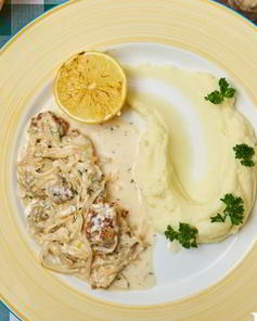 Клецки из щуки в икорном соусе