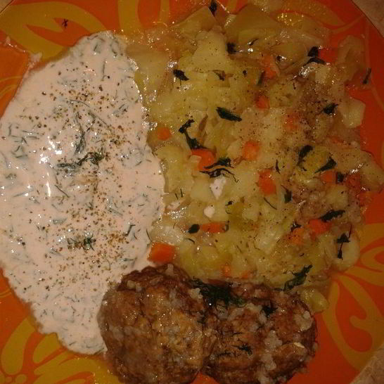 Рецепт котлеток с рисом под нежным соусом с капустным гарниром