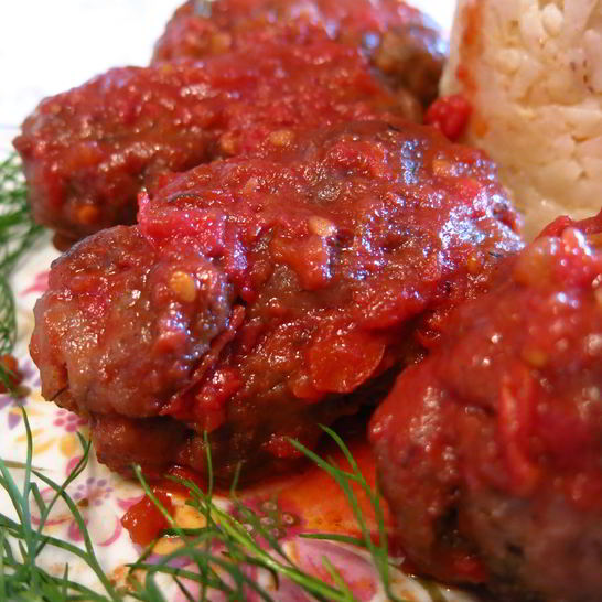 Рецепт котлет в винно-томатном соусе