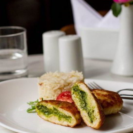 Рецепт куриных котлет с песто