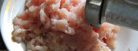 сочные куриные котлеты с жареным луком. Шаг 2