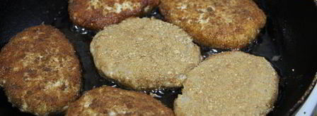 сочные куриные котлеты с жареным луком. Шаг 5