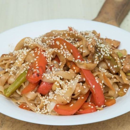 Рецепт лапши вок с курицей и кабачками
