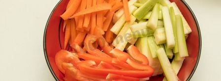 лапша вок с курицей и кабачками. Шаг 2