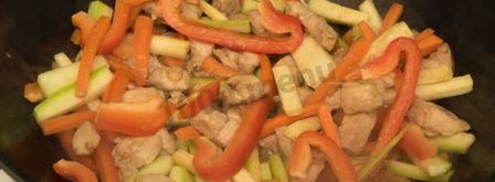 лапша вок с курицей и кабачками. Шаг 5