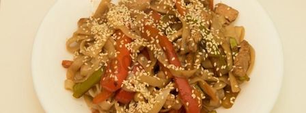 лапша вок с курицей и кабачками. Шаг 7