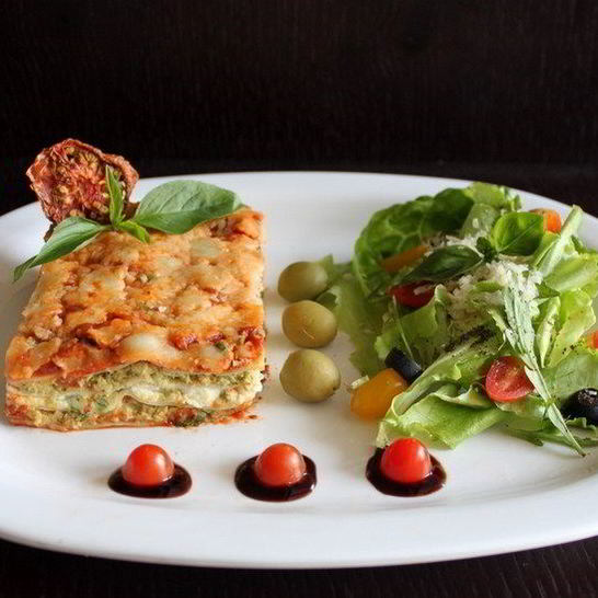 Рецепт лазаний с курицей, рикоттой и соусом песто