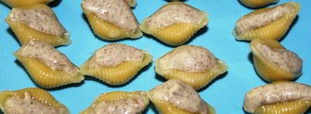 фаршированные конкилье ригате под миндальными лепестками. Шаг 6