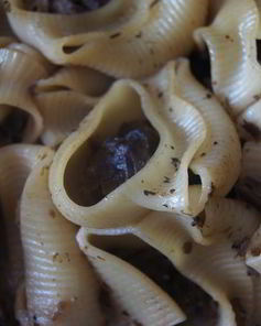 Макароны фаршированые кабаном