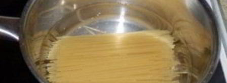 макароны с консервированной сайрой. Шаг 4