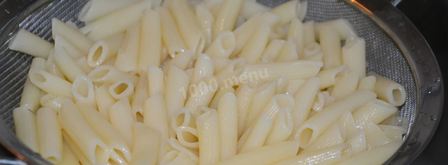 макароны с курицей и горошком в сливочном соусе. Шаг 6