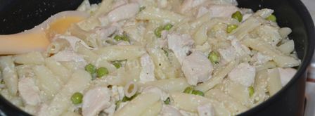 макароны с курицей и горошком в сливочном соусе. Шаг 9