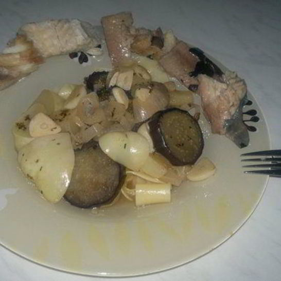 Рецепт отварной сайры и сом, овощи прованс и спагетти