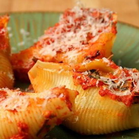 Рецепт пасты, фаршированной колбасой и шпинатом