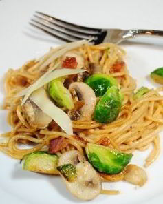 Паста с брюссельской капустой и беконом