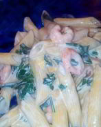 Паста с кабачком, петрушкой и креветками