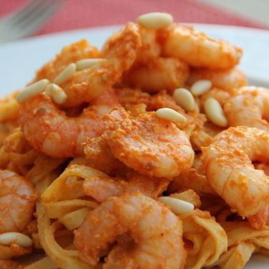 Рецепт пасты с креветками и песто из вяленых томатов и кедровых орешков