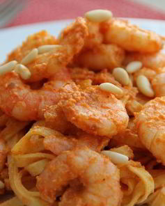 Паста с креветками и песто из вяленых томатов и кедровых орешков