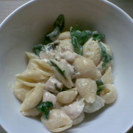 Рецепт пасты с куриным филе и шпинатом в сливочно-винном соусе