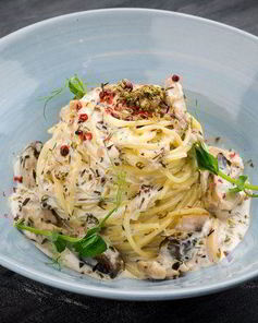 Паста с курицей и грибами