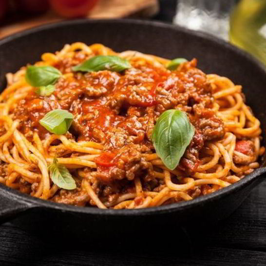 Рецепт пасты с соусом болонез и нежным цуккини