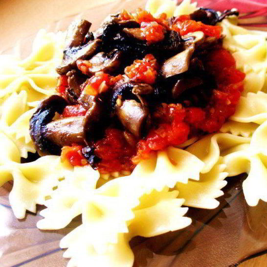 Рецепт пасты с томатами и шампиньонами