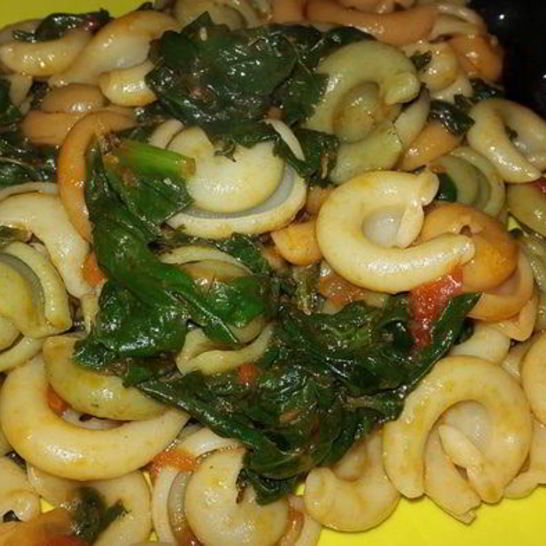 Рецепт пасты триколор со шпинатом и томатным соусом