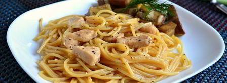 спагетти с куриным филе и соевым соусом на сковороде. Шаг 4