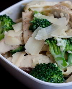 Спагетти с курицей и грибами