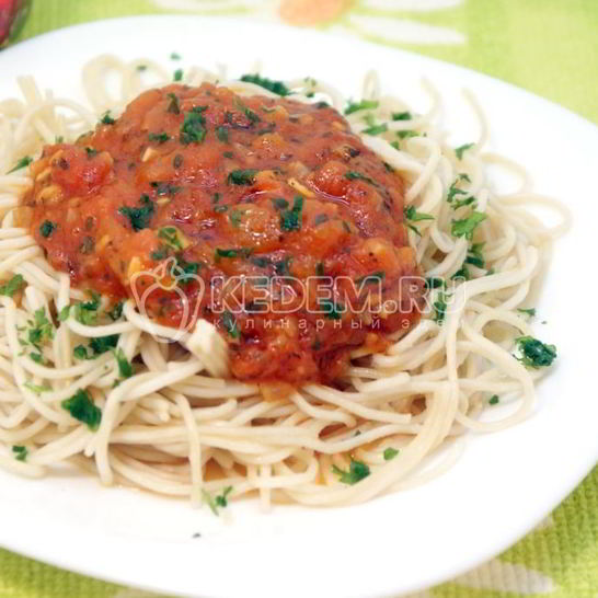 Рецепт спагетти с томатным соусом и базиликом