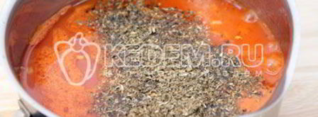 спагетти с томатным соусом и базиликом. Шаг 3