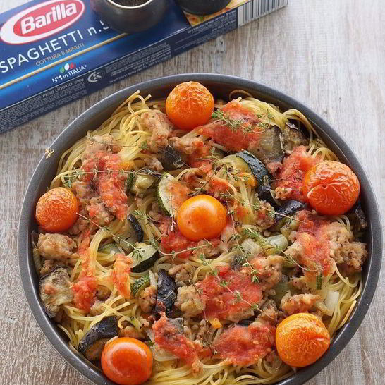 Рецепт спагетти, запеченных с овощами, куриным фаршем и томатами