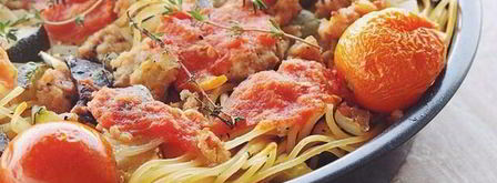 спагетти, запеченные с овощами, куриным фаршем и томатами. Шаг 7