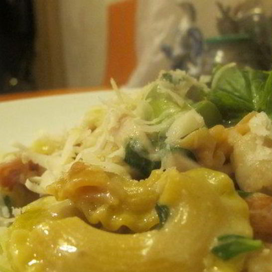 Рецепт цветной пасты с креветками, кальмаром, спаржей и кокосовым молоком