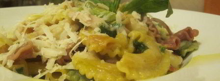 цветная паста с креветками, кальмаром, спаржей и кокосовым молоком. Шаг 4