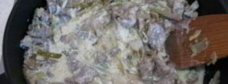 бефстроганов с огурцами. Шаг 6