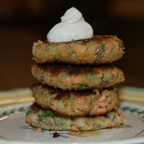 Рецепт биточков из семги и молодого картофеля с луком и укропом