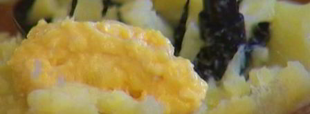 биточки из семги и молодого картофеля с луком и укропом. Шаг 2