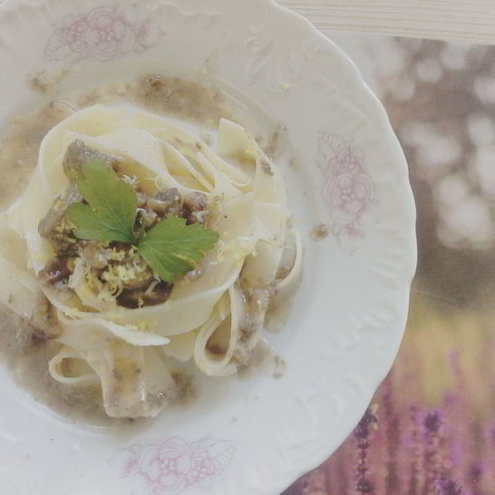 Рецепт говядины с грецкими орехами и грибами