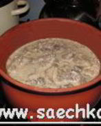 Говядина с грибами в горшочке