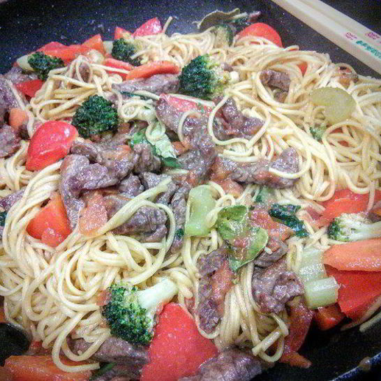 Рецепт говядины с помидорами и китайской лапшой